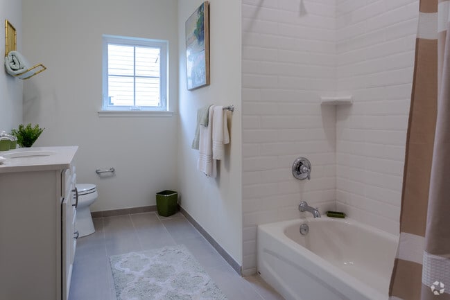 2BD,2BA -1200SF Single Level-Bathroom