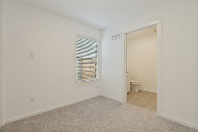 Photo - 1037 Bishop Creek Dr