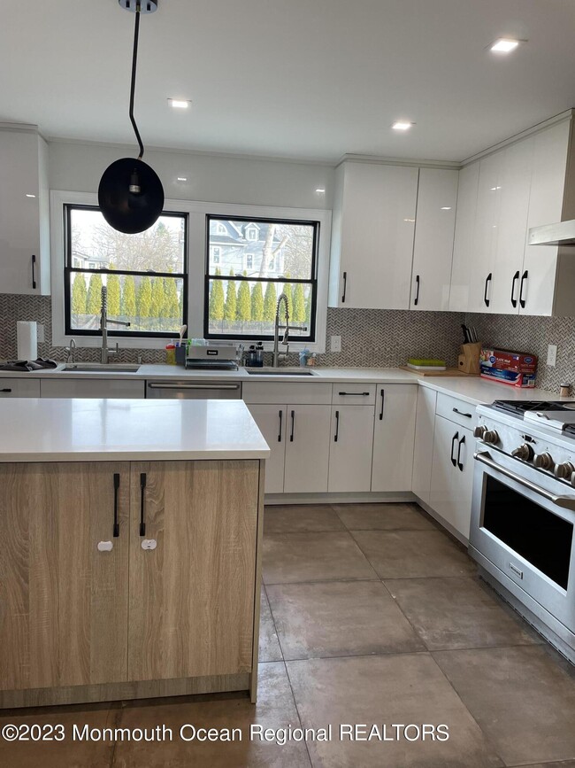 Photo - 501 Monmouth Pl