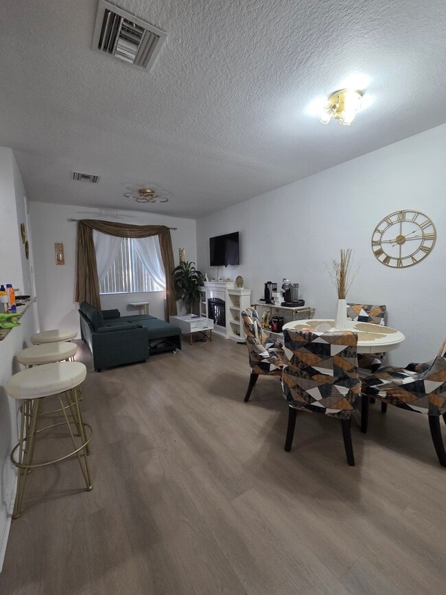 Building Photo - 6036 SW 19th Ct