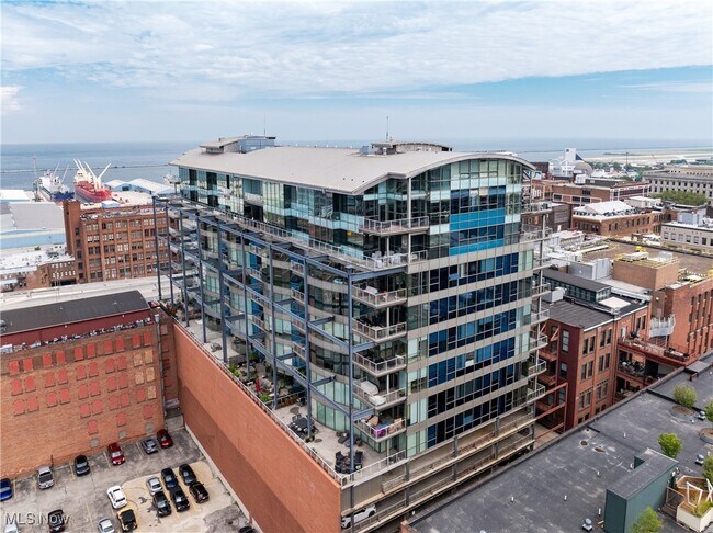 Building Photo - 701 W Lakeside Ave Unit 606