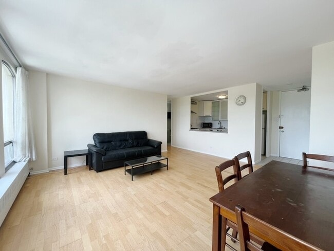 Photo - 1401 E 55th St