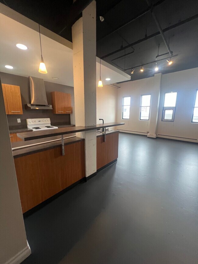 Photo - 12406-12112 112 Ave NW Unit LUX205