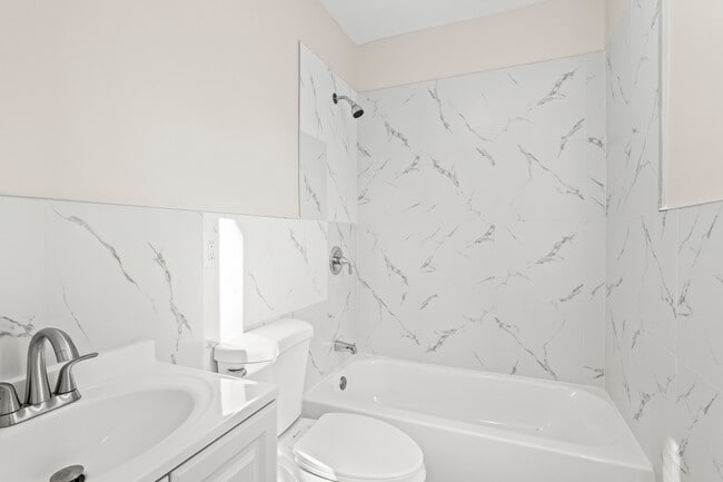 Photo - 202 N 1st St