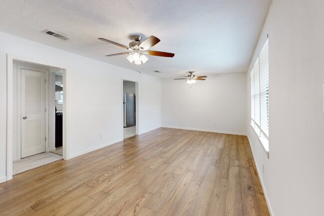 Photo - 2304 Staunton Dr