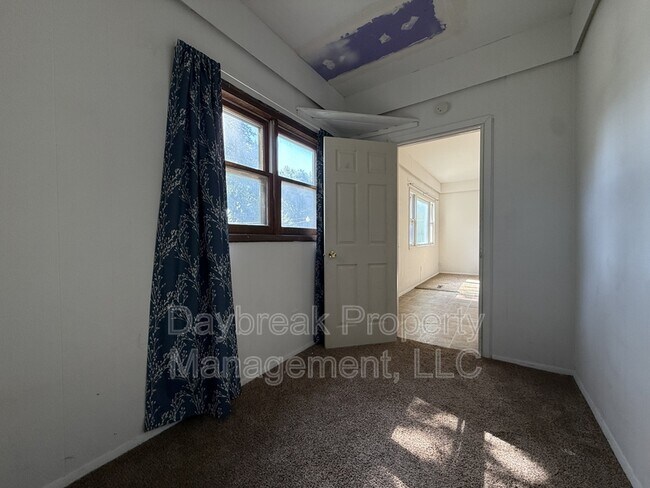 Photo - 1228 10th St N