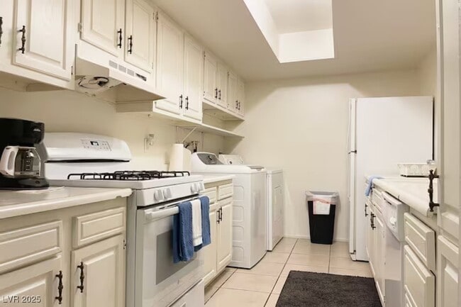 Photo - 4650 Koval Ln