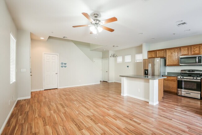 Photo - 712 Cades Cove Ave