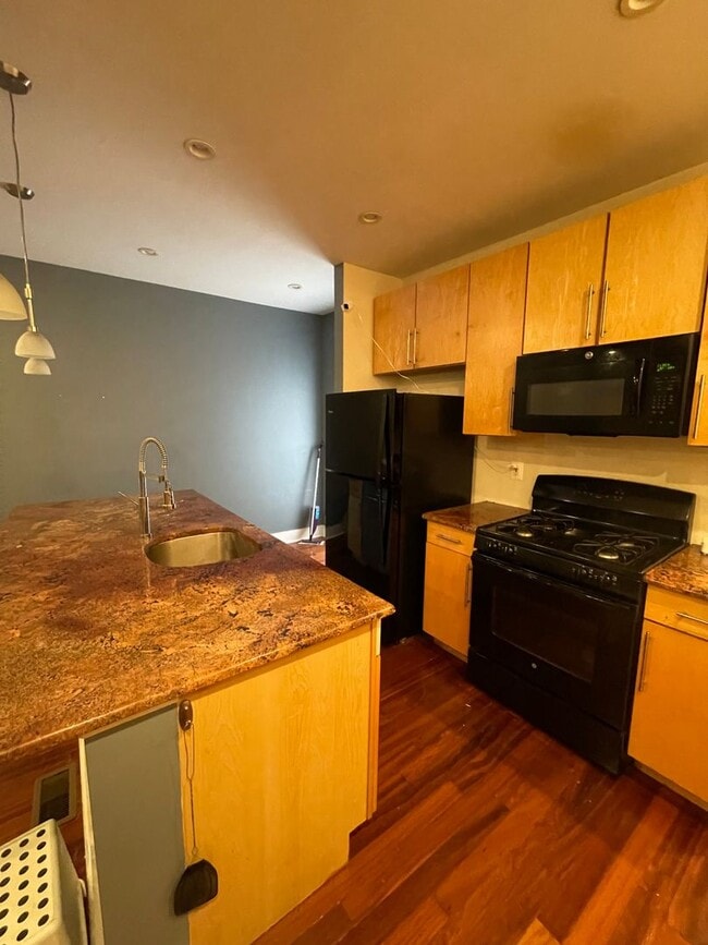 Photo - Modern Bi-Level 1st Fl. 2 Bed, 2 Bath Nor...