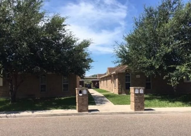 Building Photo - 3612 Zelma St Unit 2