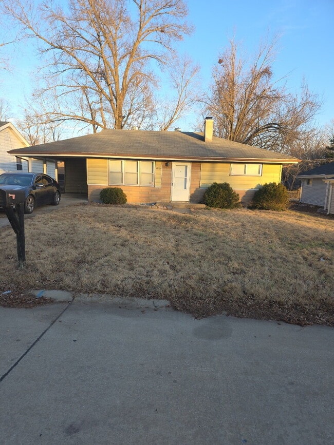 Building Photo - Charming 3-Bedroom Home in a Quiet St. Louis Neighborhood
