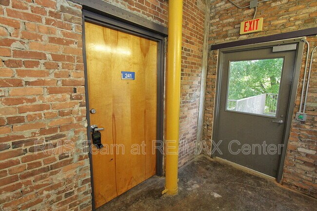 Photo - 659 Auburn Ave NE