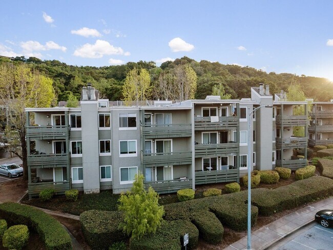 Photo - 2 Bd/1 Ba Farm Hill Condo - Top-floor Unit...