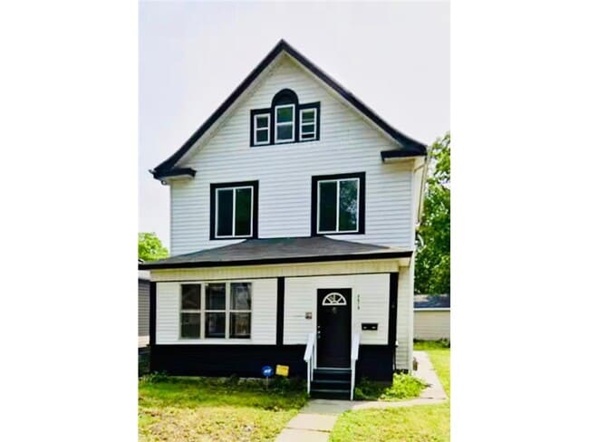 Building Photo - 2818 Dupont Ave N