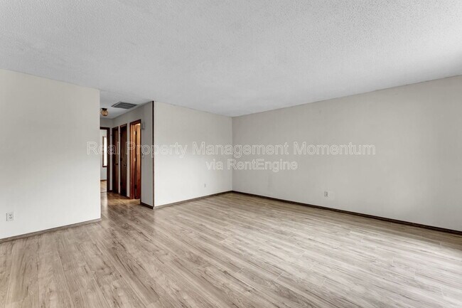 Photo - 716 E Locust St