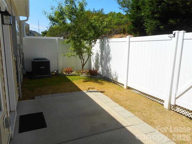 Photo - 418 Windsor Gate Dr