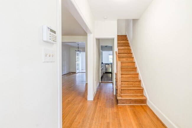 Photo - 333 17th Pl NE