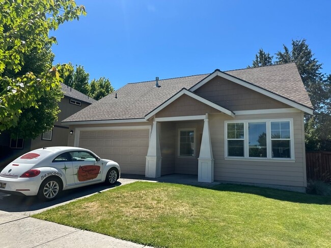 Building Photo - Beautiful home in SE Bend near Jewell Elementary!