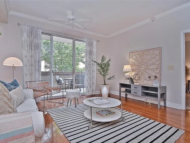 Photo - 300 W 5th St