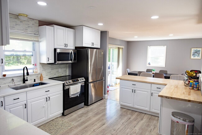 Photo - 270 Glenn Dr