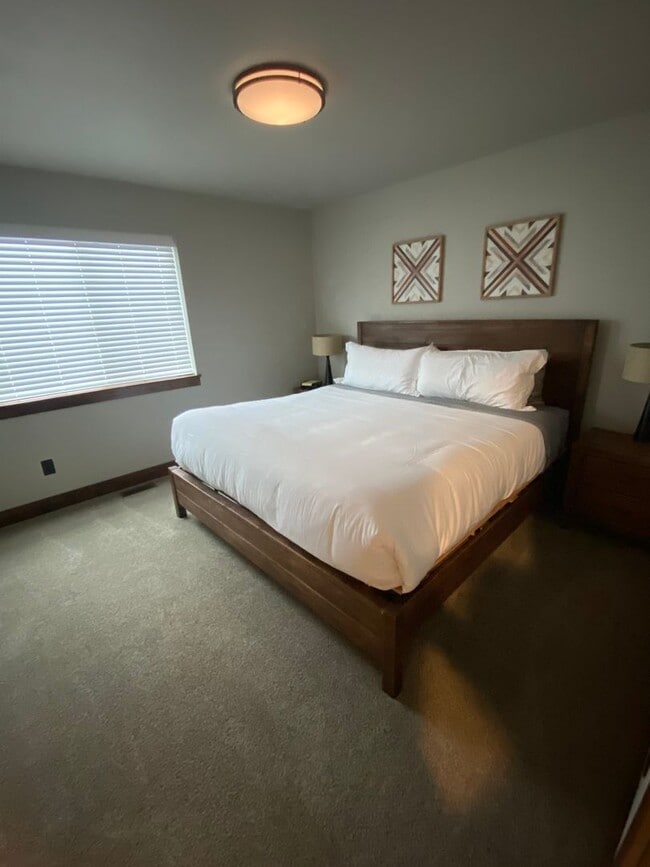 Photo - Beautiful 3 bed/2bath Hamilton home Furnished or Unfurnished Options