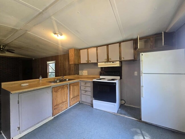 Photo - 1380 Mapleash Ave