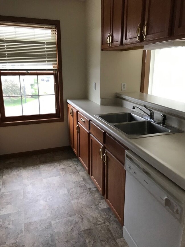 Photo - 2604 Stange Rd