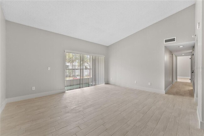 Photo - Completely new remodeled 2 bedroom 2 baths... Unidad 306