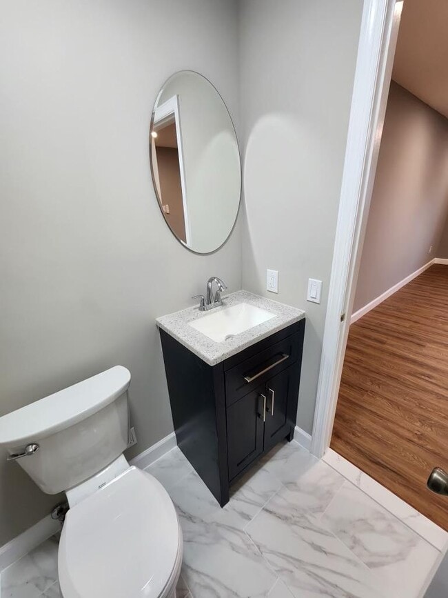 817 Edison Glen Ter Unit 817