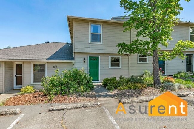 Building Photo - Fully Furnished Private Setting Townhouse, 2 Bedroom- 1.5 Bathroom, centrally located in Ashland