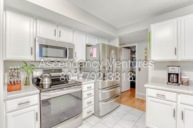 Photo - 171 Calais Ln