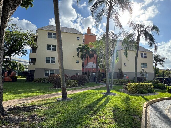 Building Photo - 8205 Lake Dr Unit 401