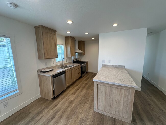 Building Photo - 1190 S Mojave Rd Rental