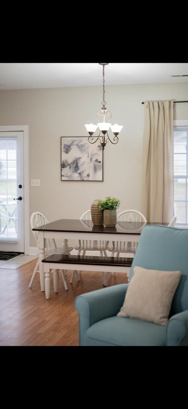 Photo - 102 Wyndpark Cir