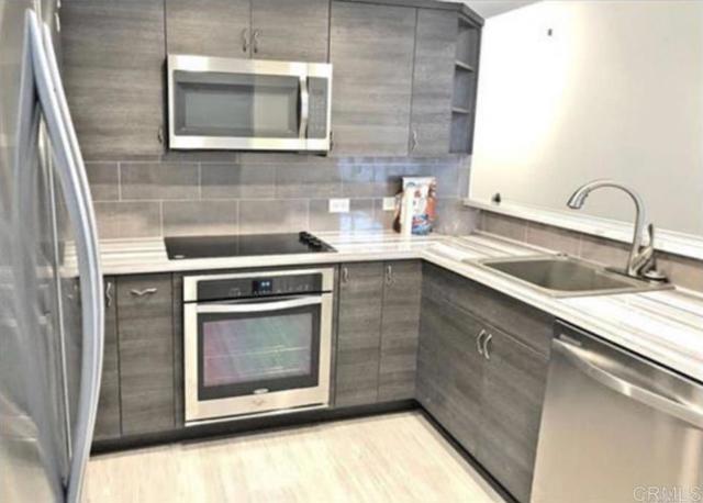 Building Photo - 425 W Beech St Unit 614