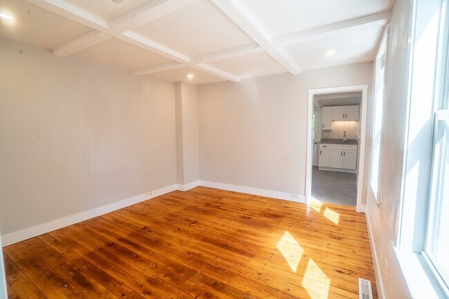 18 Drew Ave