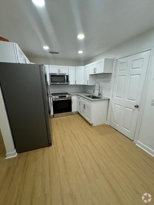 Building Photo - 2611 Sunny Acres Dr N Rental