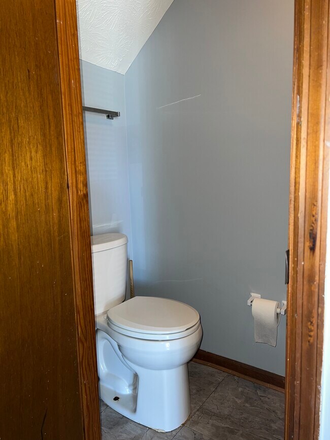 Powder Room - 6508 Buffington Rd