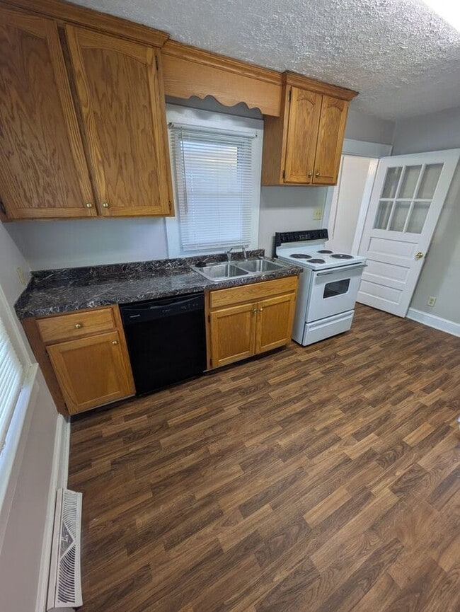 Photo - 3BD/2BA Home in Hickory