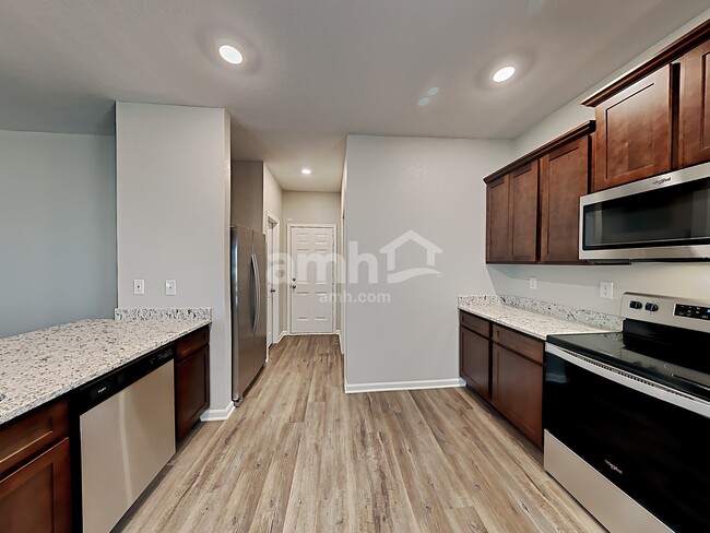 Photo - 415 Vermeer Ct