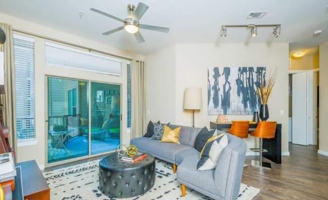 Photo - 1 bedroom in Houston TX 77027 Unit 1047