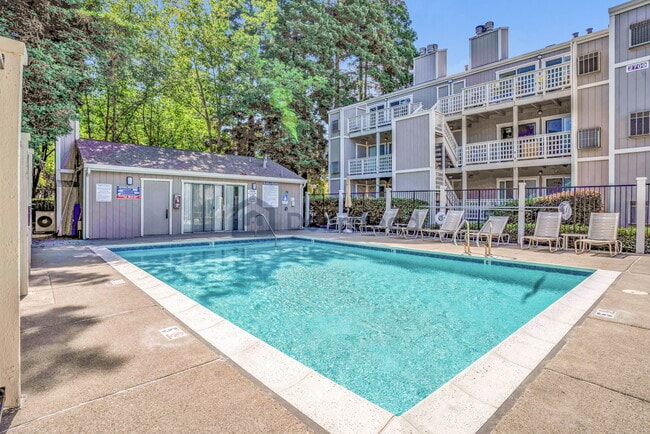 Photo - 2709 Oak Road Unit E Unit E