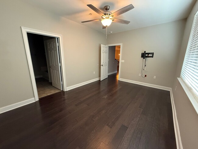 1421 Cambridge Lakes Dr