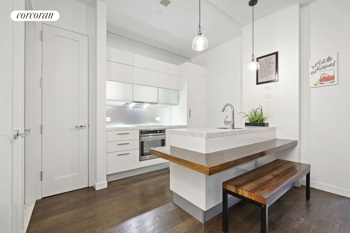 Photo - 11 E 36th St