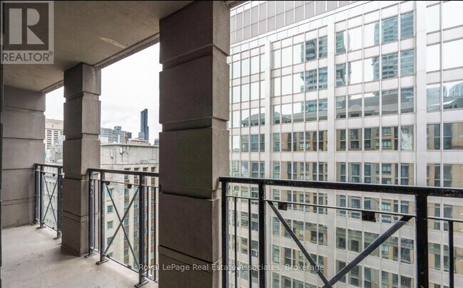 Photo - 140 Simcoe St Unit 1512