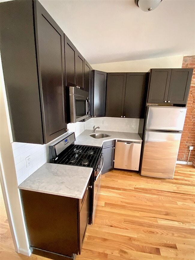 Photo - 149 Grand St