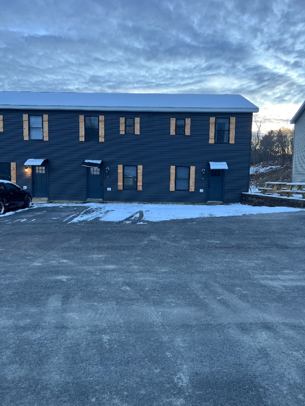 Photo - 676 N Main St