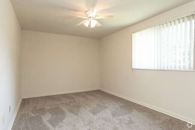 2BR, 1BA - 950 SF