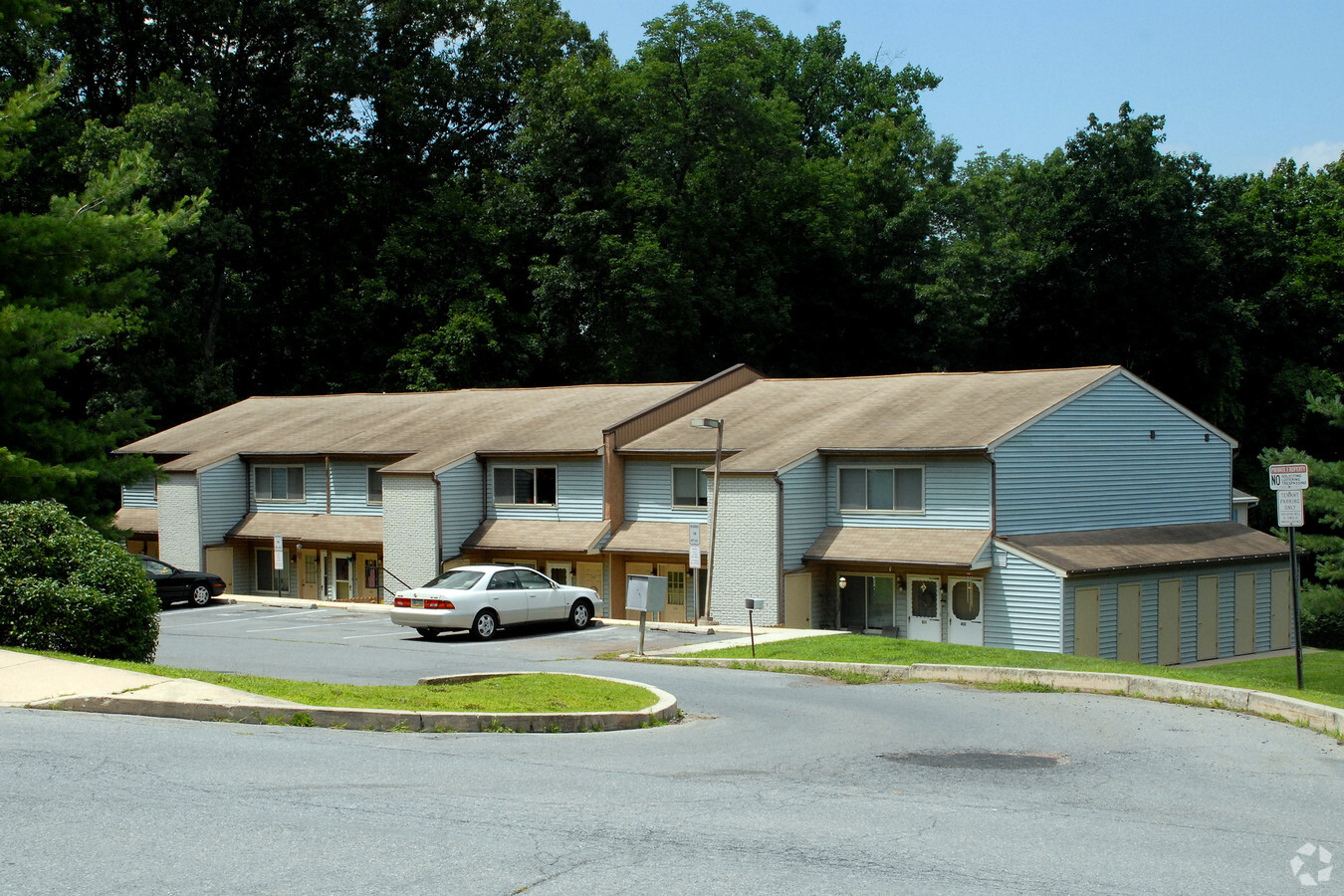 Park Terrace East - Park Terrace East Apartments