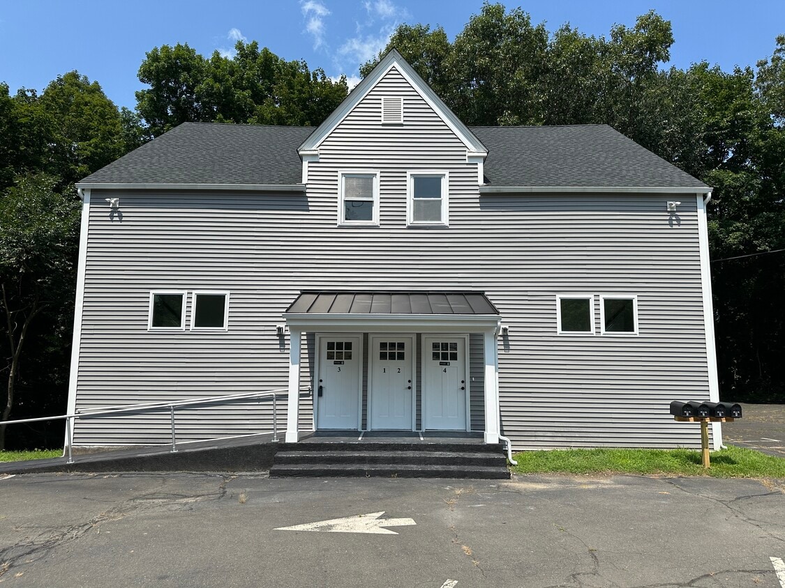 Photo - 5 Riverside Rd (Newtown, CT)
